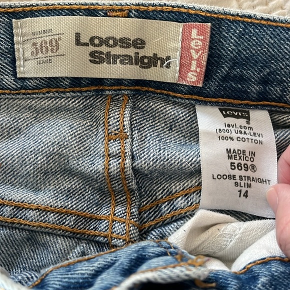 Levi’s Loose Straight 569 Regular 25X26 vintage, holes in back. - Picture 6 of 6